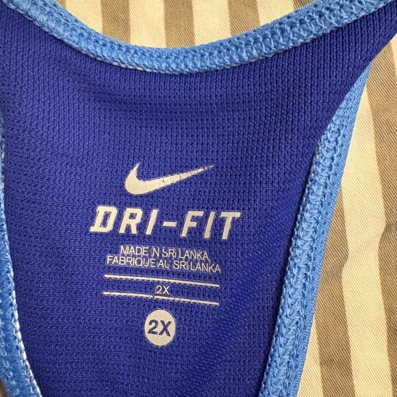Nike tank top with built in bra - Picture 2 of 3